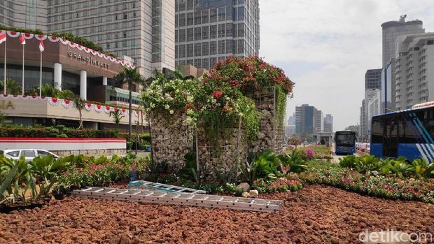 Getah-getih Berakhir, Kini Instalasi Batu Gabion Hadir di Bundaran HI