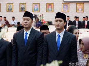 Sepasang Kembar Identik di Banyuwangi Ini Dilantik Jadi Anggota DPRD