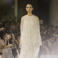 Fashion show tunggal Sapto Djojokartiko yang terinspirasi wayang Solo, Jawa Tengah, di Bali Room Hotel Kempinski. Jakarta. [Selasa, 20/08/2019]. Foto: Mohammad Abduh/Wolipop