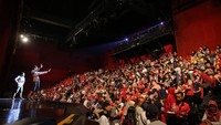 Salah satu pengunjung mengatakan, pertunjukan sulap Cadabra telah menimbulkan kesan yang canggih dan modern baginya. Keren pokoknya! (Trans Studio Bandung) 