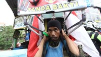 Sebelumnya, Medi memulai aksinya dari Tulungagung sejak 18 Juli 2019. Kini harapan untuk ke Istana gugur, namun tekat ia untuk meminta pohon pun terus dikejarnya. Rencananya esok ia akan diterima oleh Kemenpora. Alasan ia meminta pohon untuk mengguggah masyarakat di kampungnya untuk lebih peduli pada hutan gundul.