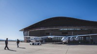 Adapun Virgin Galactic menawarkan penerbangan 90 menit ke atas atmosfer dengan kisaran harga sekitar USD 200-USD 250 ribu atau kurang lebih Rp 2,8 miliar hingga Rp 3,4 miliar (Virgin Galactic)