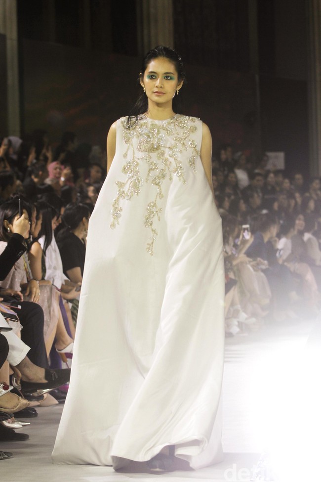 Fashion show tunggal Sapto Djojokartiko yang terinspirasi wayang Solo, Jawa Tengah, di Bali Room Hotel Kempinski. Jakarta. [Selasa, 20/08/2019]. Foto: Mohammad Abduh/Wolipop