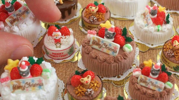 Mungil Banget! Seniman Ini Bikin Miniatur Makanan yang Mirip Aslinya