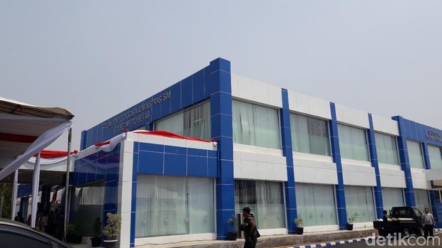 Resmikan Gedung Satpas SIM di Bekasi, Kakorlantas Minta Tingkatkan Pengawasan