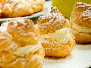 Mau Ngemil Kue Sus Gaya Prancis atau Jepang? Mampir Saja ke 5 Tempat Ini