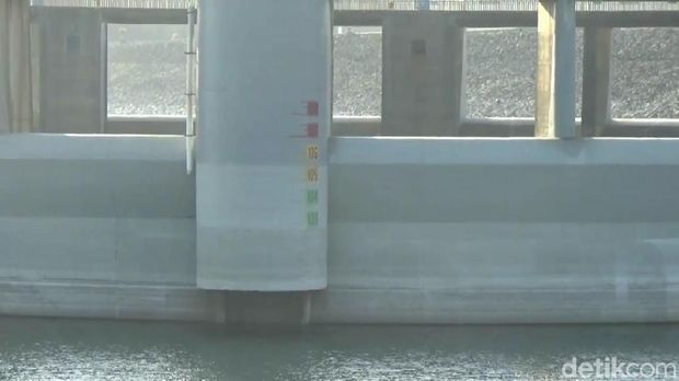 Kemarau, Debit Air Waduk Jatiluhur Terus Menyusut