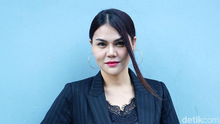 Katty Butterfly atau DJ Butterfly saat ditemui di studio Trans TV.
