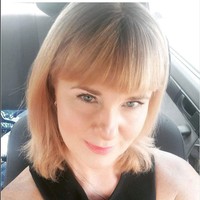 Netizen lain pun mulai membalas unggahan tersebut dengan foto ibu mereka yang tak kalah menawan. Sulit dipercaya jika wanita ini sudah berusia 62 tahun. Foto: Twitter