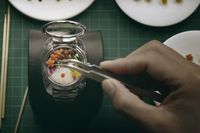 Wow! Jam Tangan Ini Bisa Jadi Bento Box Komplet