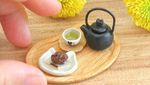 Mungil Banget! Seniman Ini Bikin Miniatur Makanan yang Mirip Aslinya