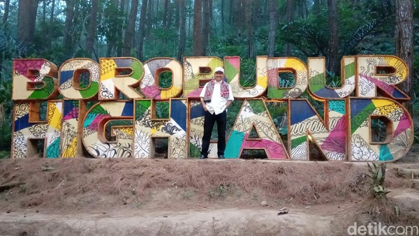 Kemping mewah ini berada 12 kilometer dari Candi Borobudur dan 35 kilometer dari Bandara NYIA, Yogyakarta. Glamping atau Glamorous Camping yang oleh BOB dikembangkan di area Borobudur High Land. (Rinto Heksantoro/detikcom) Kemping mewah ini berada 12 kilometer dari Candi Borobudur dan 35 kilometer dari Bandara NYIA, Yogyakarta. Glamping atau Glamorous Camping yang oleh BOB dikembangkan di area Borobudur High Land. (Rinto Heksantoro/detikcom)