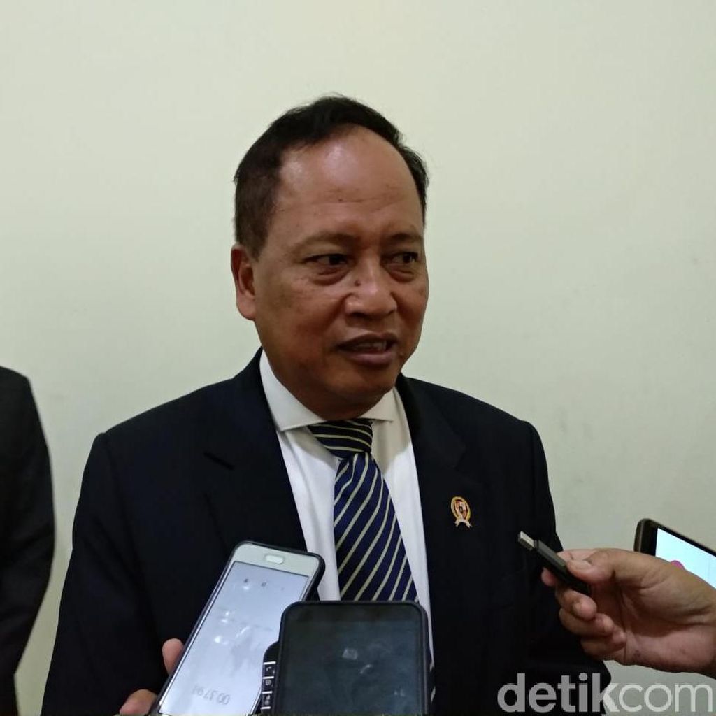 Tepis Bungkam Pergerakan Mahasiswa, Menristek: Apa Berpendapat Harus di Jalan? Tepis Bungkam Pergerakan Mahasiswa, Menristek: Apa Berpendapat Harus di Jalan?