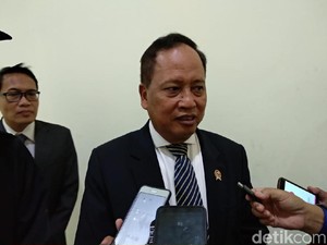 Tepis Bungkam Pergerakan Mahasiswa, Menristek: Apa Berpendapat Harus di Jalan?