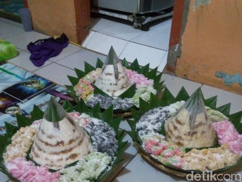 Dari Kampung Pasirkihiyang, Awug Diperkenalkan ke Pelosok Jabar