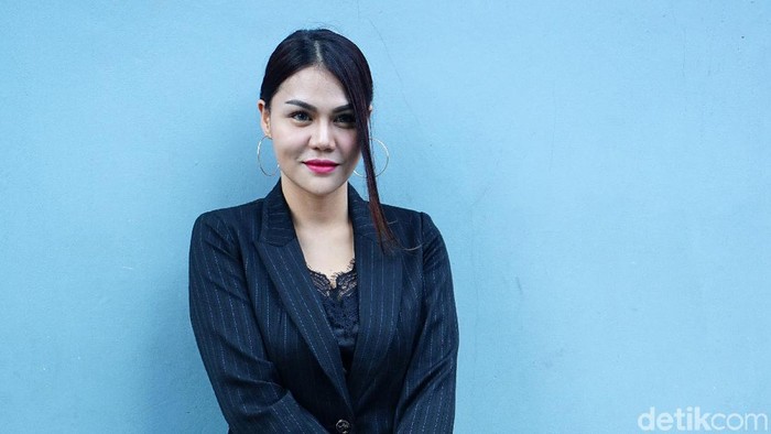 Katty Butterfly atau DJ Butterfly saat ditemui di studio Trans TV.
