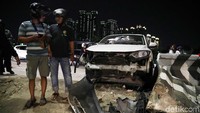 Kecelakaan itu mengakibatkan bagian bamper ringsek.