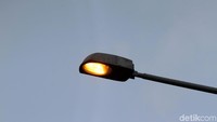 Lampu yang tadinya masih menggunakan bohlam kini diganti menjadi LED.