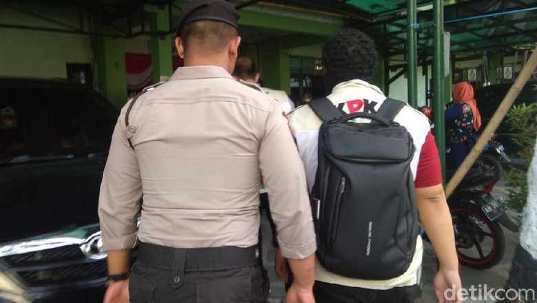 Geledah Balai Kota Yogya, KPK Bawa Dokumen dan Tas Hitam Geledah Balai Kota Yogya, KPK Bawa Dokumen dan Tas Hitam