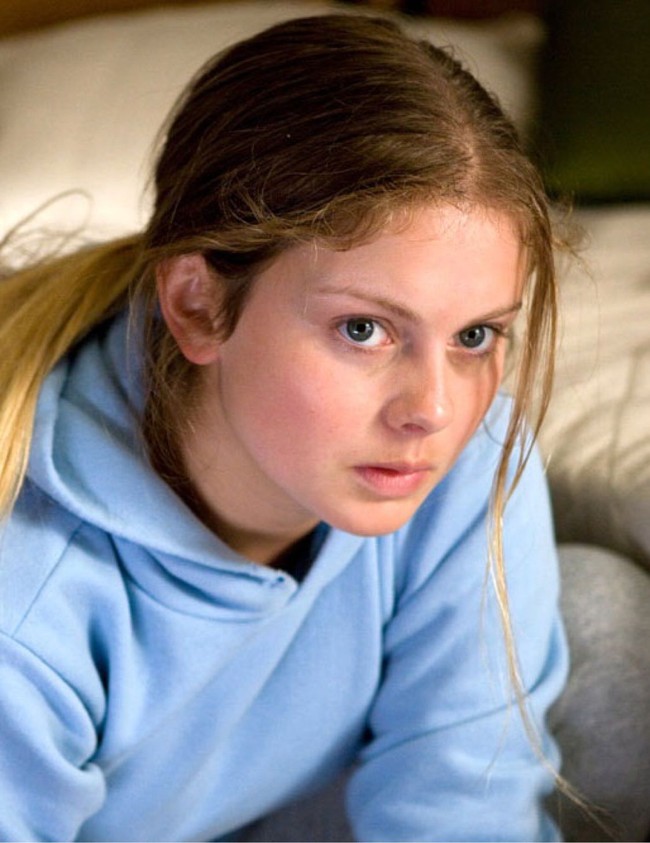 Rose McIver berperan sebagai Lindsey Salmon, ABG berusia 13 tahun. Padahal umur aslinya saat bermain dalam film Lovely Bones 21 tahun. Foto: Istimewa