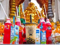 Wah, Kini Bubble Tea Jadi Minuman Persembahan di Kuil!