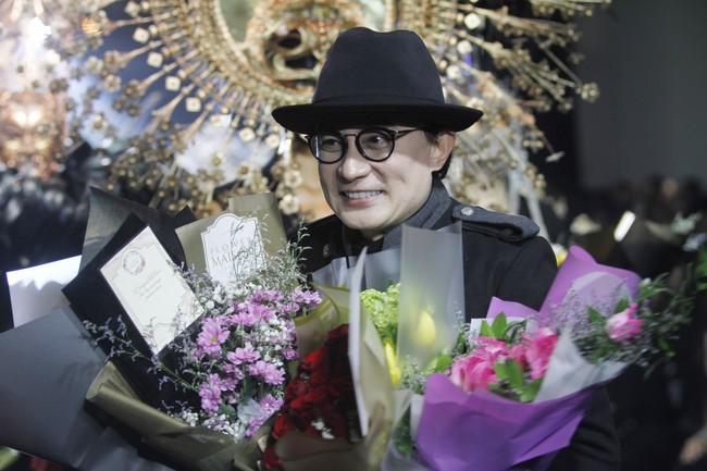 Desiner aksesori Rinaldy Yunardi menampilkan 34 provinsi di Indonesia menjadi aksesori nan megah di peragaan bertajuk Aku Untukmu Indonesia di Hotel Harris. Kelapa Gading. Jakarta. Rabu [21/08/2019]. Foto: Mohammad Abduh/Wolipop