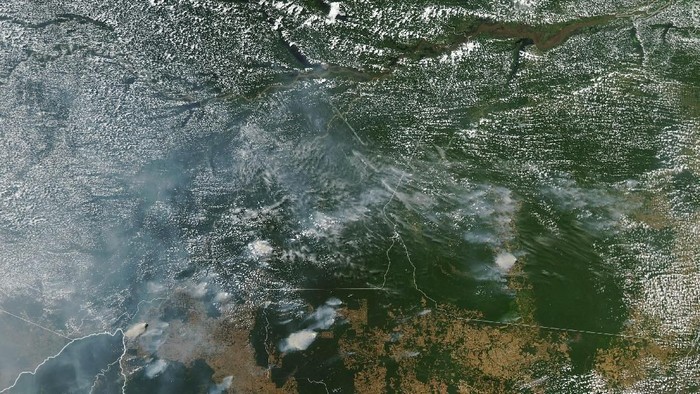 Kebakaran Hutan Amazon Dilihat dari Satelit NASA. (Foto: Dok. NASA Earth Observatory images)