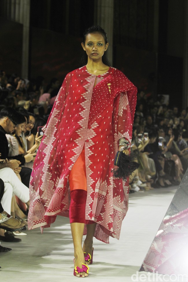 Fashion show tunggal Sapto Djojokartiko yang terinspirasi wayang Solo, Jawa Tengah, di Bali Room Hotel Kempinski. Jakarta. [Selasa, 20/08/2019]. Foto: Mohammad Abduh/Wolipop
