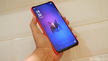 Realme memberikan tema khusus Spider-Man di ponsel ini Foto: Adi Fida Rahman/detikINET