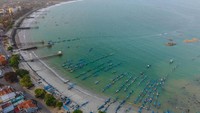 Foto udara suasana Wisata Pantai Pangandaran, Jawa Barat, Rabu (21/8/2019). ANTARA FOTO/Adeng Bustomi.