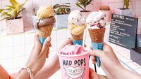 “Ice Ice Baby” jadi spot foto yang paling digemari dengan pengunjung. Biasanya spot ini jadi tempat mereka ‘pamer’ es krim yang mereka beli. Foto: Instagram Mad Pops