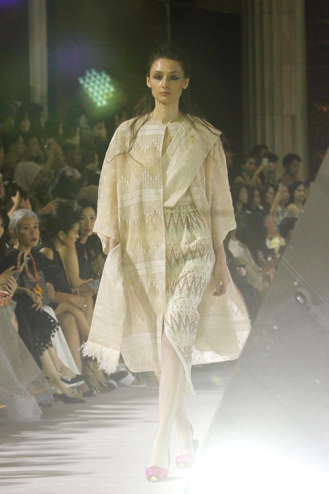 Fashion show tunggal Sapto Djojokartiko yang terinspirasi wayang Solo, Jawa Tengah, di Bali Room Hotel Kempinski. Jakarta. [Selasa, 20/08/2019]. Foto: Mohammad Abduh/Wolipop