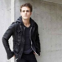 Paul Wesley berusia 26 tahun saat berperan sebagai vampir Stefan Salvatore, yang berhenti menua di usia 17 tahun, dalam serial Vampire Diaries.  Foto: Istimewa