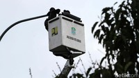 Penggunaan LED karena lebih hemat energi.