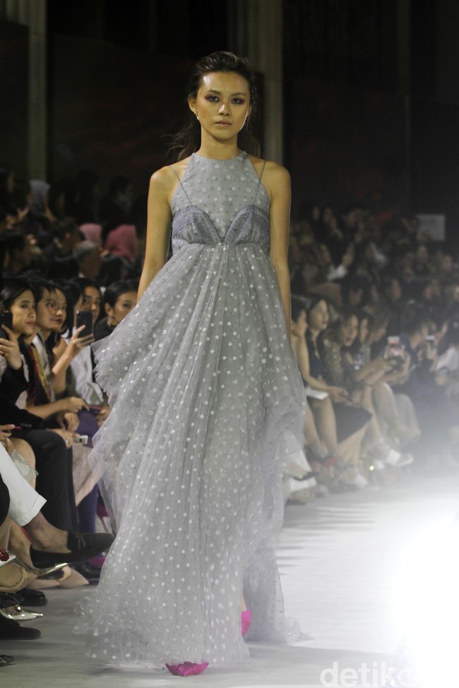 Fashion show tunggal Sapto Djojokartiko yang terinspirasi wayang Solo, Jawa Tengah, di Bali Room Hotel Kempinski. Jakarta. [Selasa, 20/08/2019]. Foto: Mohammad Abduh/Wolipop