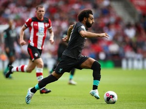 Wuzzz! Mo Salah Berlari Bak Ninja di Atas Air