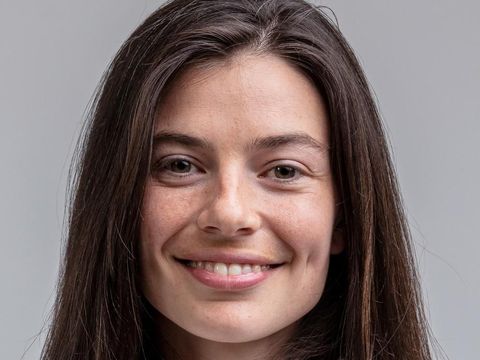 Tes Kepribadian: Siapa yang Senyumnya Palsu di Antara 6 Orang Ini?