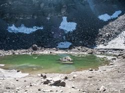 Keindahan dan Misteri Danau Kerangka di Himalaya