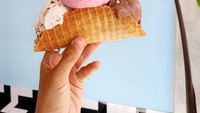 Varian es krim yang ditawarkan di dini sangat beragam, mulai dari strawberry, cokelat, hingga vanila. Foto: Instagram Mad Pops