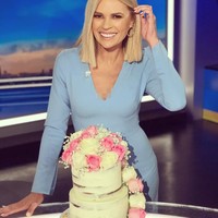 Menjalani diet sehat dan rutin olahraga, juga berdampak pada kulitnya. Di usianya kini, Sonia pun terlihat awet muda.  Foto: Instagram @soniakruger