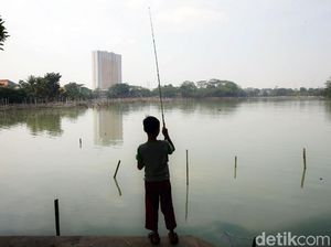 Melihat Aktivitas Warga di Situ Rawa Kalong yang Akan Direvitalisasi