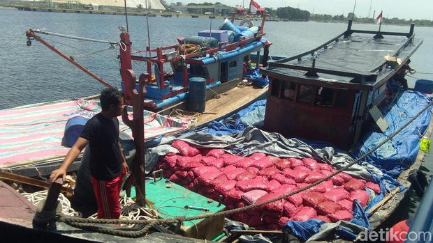 Kapal penyelundup yang ditangkap petugas