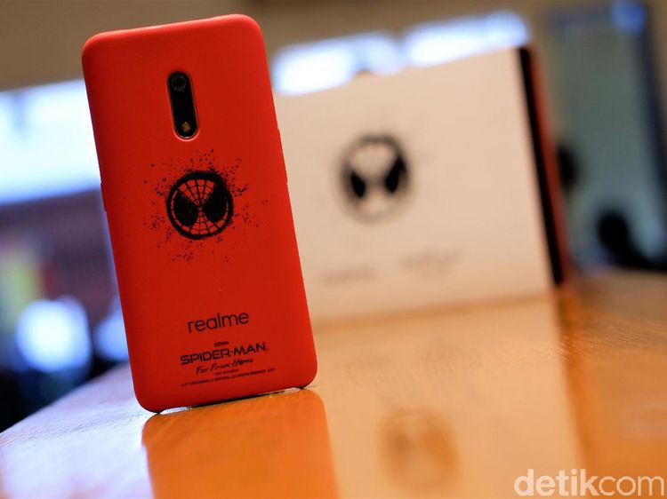 Unboxing Realme X Edisi Spider-Man