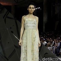 Fashion show tunggal Sapto Djojokartiko yang terinspirasi wayang Solo, Jawa Tengah, di Bali Room Hotel Kempinski. Jakarta. [Selasa, 20/08/2019]. Foto: Mohammad Abduh/Wolipop