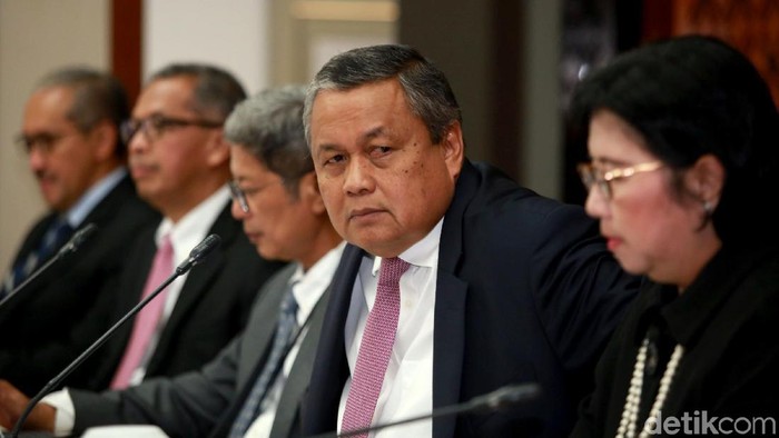 Bank Indonesia (BI) memutuskan untuk menurunkan lagi suku bunga acuannya. Kini BI 7 Days Repo Rate turun jadi 5,5%.