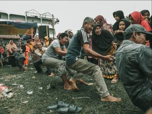 Bersatu kita teguh bercerai kita runtuh