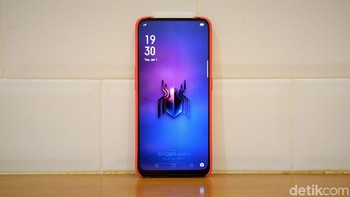 Ponsel ini hadir dengan layar AMOLED berukuran 6,53 inch. Foto: Adi Fida Rahman/detikINET