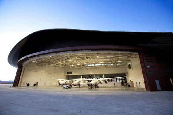 Tapi kabar baiknya, beberapa analis percaya bahwa perjalanan menuju luar Bumi lambat naun akan menjadi wisata yang jauh lebih murah (Virgin Galactic)