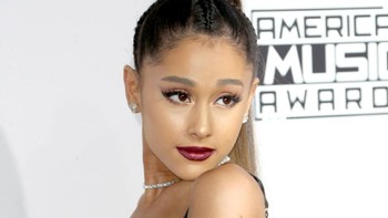 Pelantun 7 Rings Ariana Grande juga menyebutkan bahwa dirinya percaya bahwa manusia bukan satu-satunya mahluk di alam semesta, dengan kata lain ia percaya alien. Foto: Dok. Instagram/arianagrande