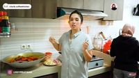 Masak dan Makan di Instagram Jadi Cara Ussy Sulistiawaty Promosikan Restonya